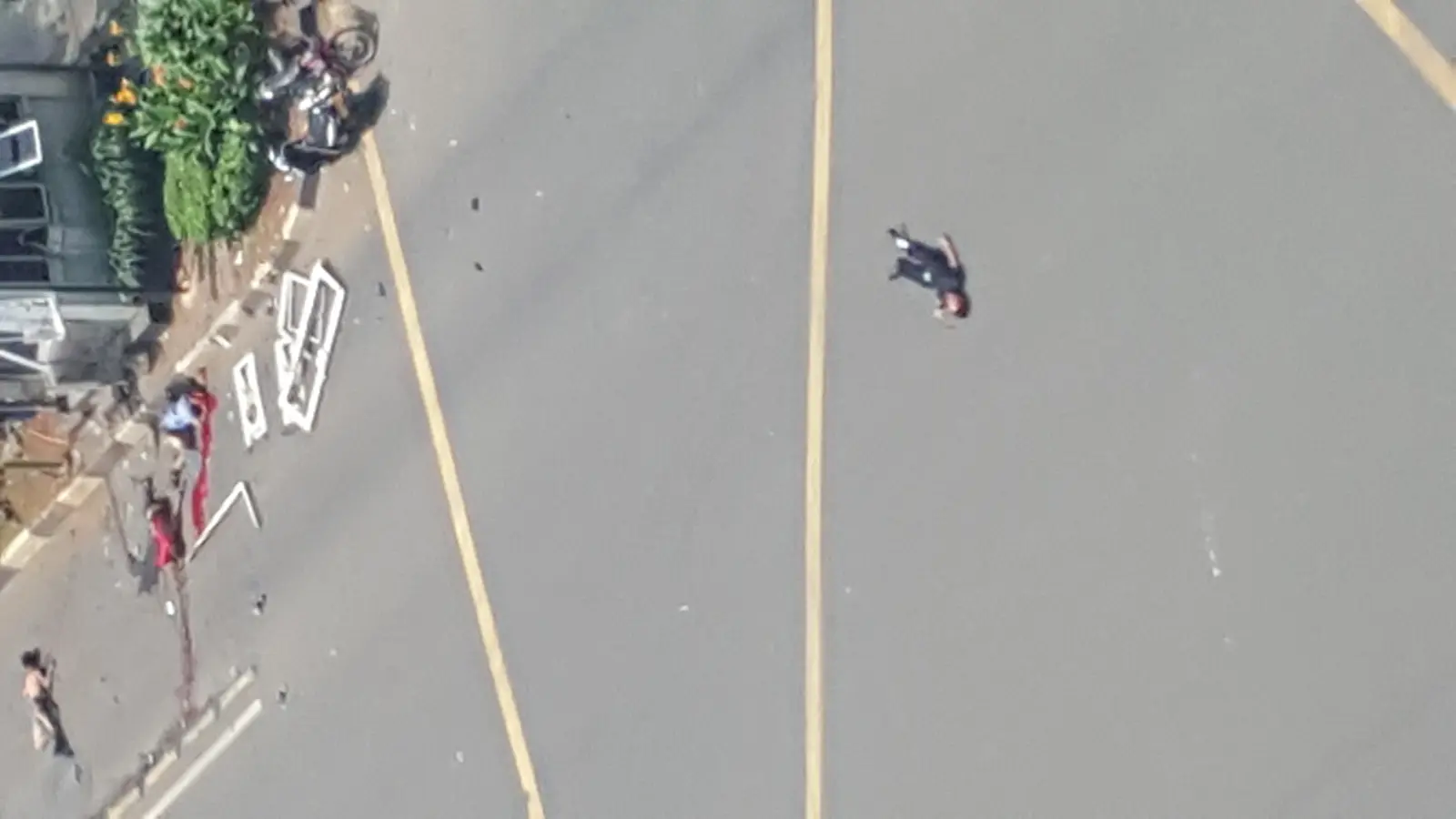 The empty Sarinah intersection with a body lying in the middle of it